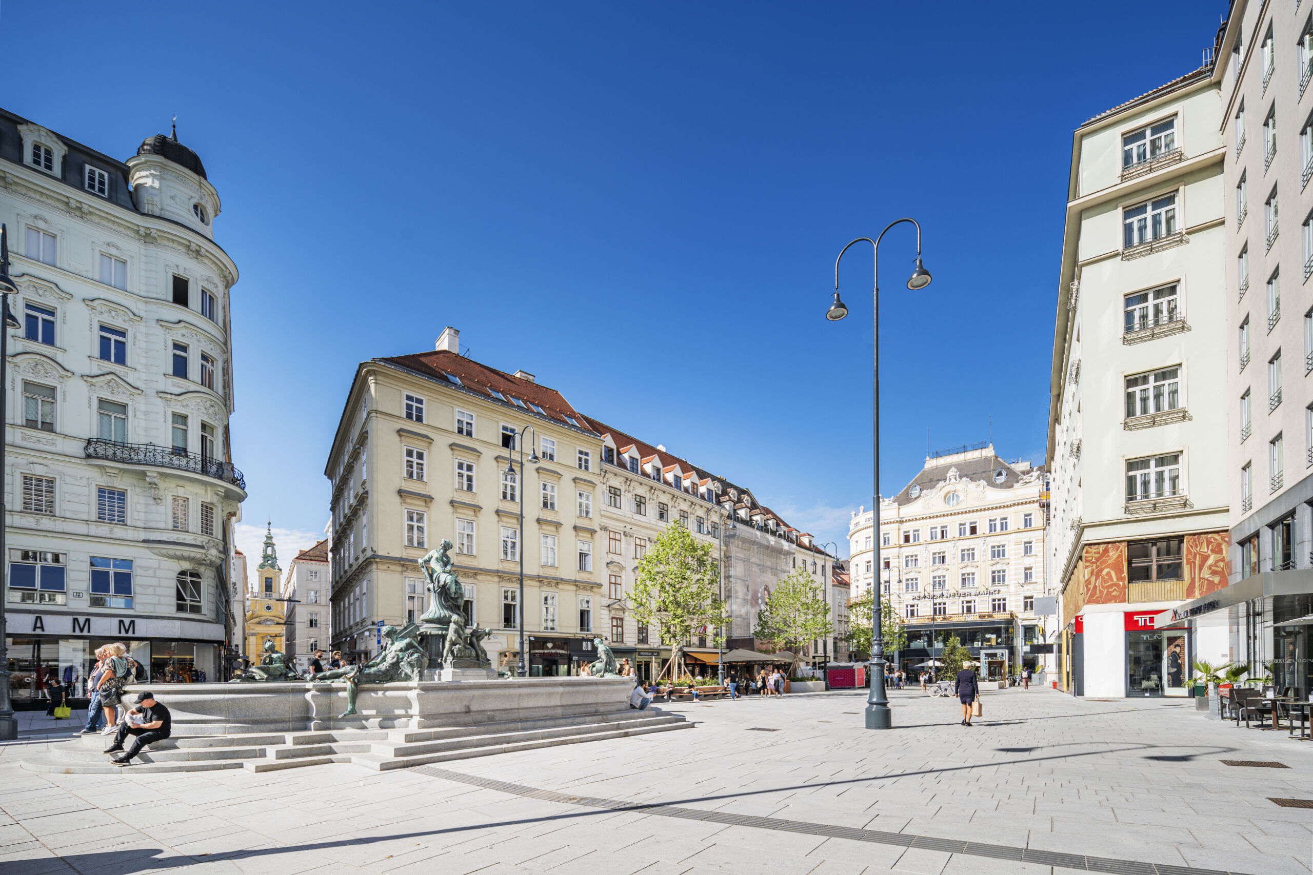 Die vor Kurzem abgeschlossenen Umbauarbeiten am Neuen Markt 14/Seilergasse 19, 1010 Wien haben den Platz stilvoll aufgewertet.