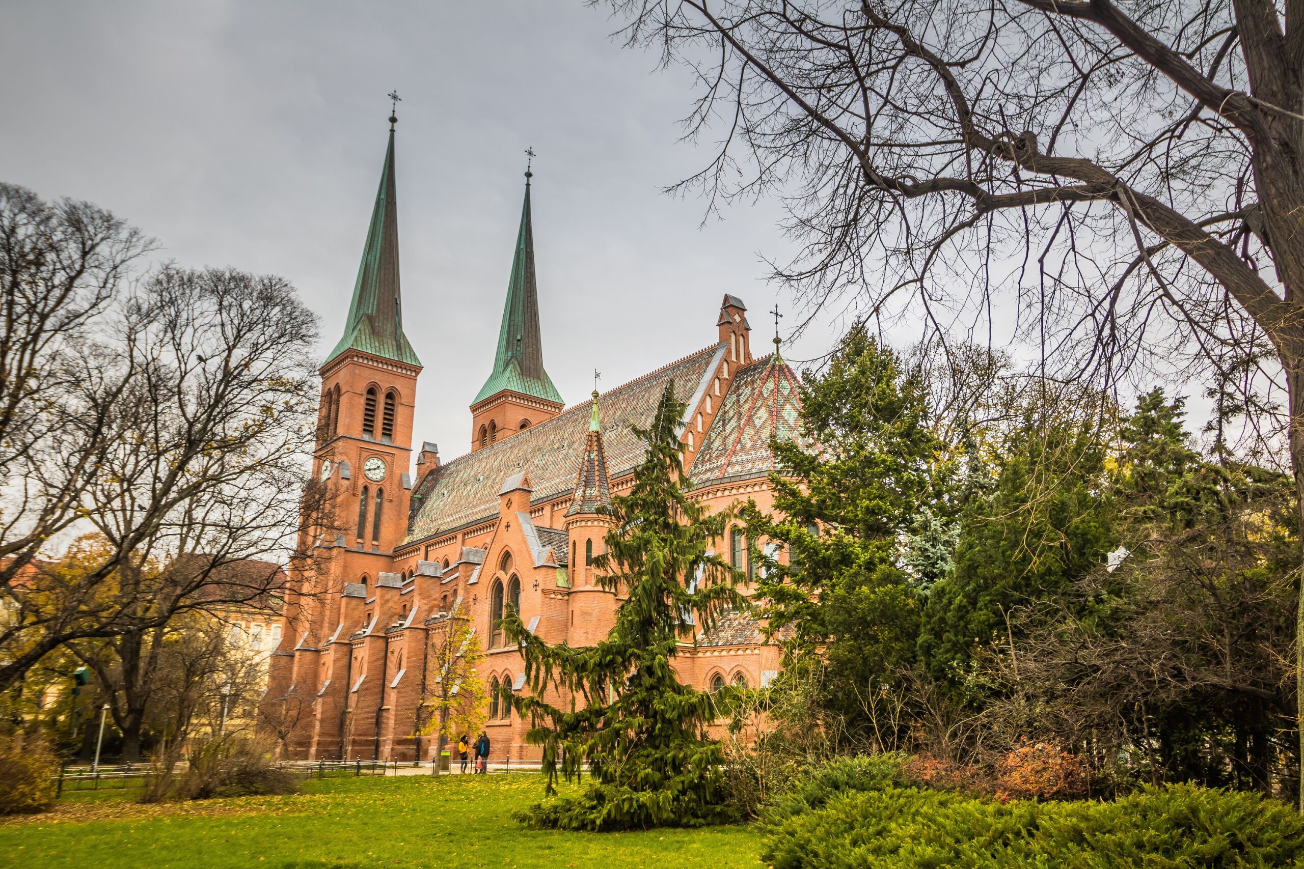 Der Brigittaplatz mit der für ihn charakteristischen Kirche „St. Brigitta“, von 1867 bis 1873 von Friedrich Schmidt errichtet.