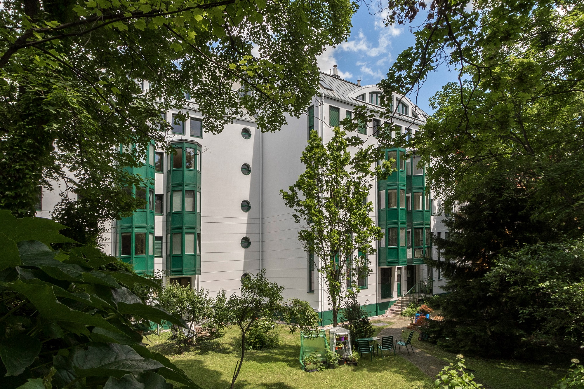 In der Radelmayergasse, unweit der Privatklinik Döbling, gelangen attraktive Eigentumswohnungen in den Verkauf.