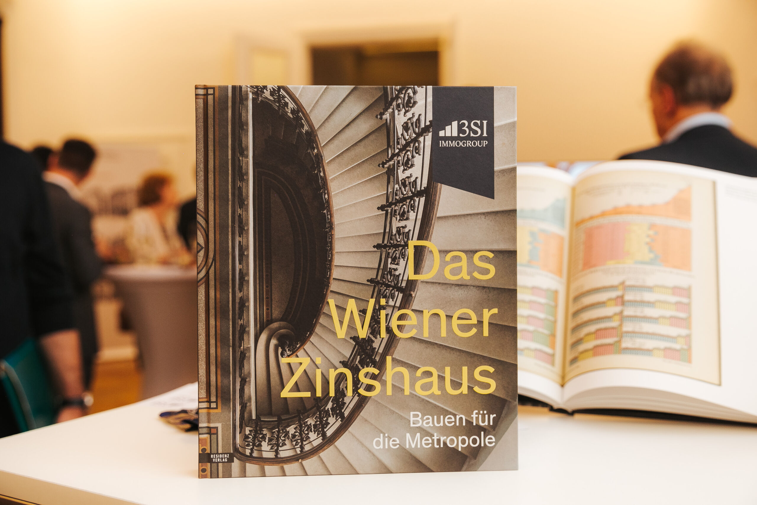 Neben dem Showroom-Opening, der 3SI Luxury Night und dem Branchentalk des 3SI-Nachhaltigkeitsmonats ein weiteres Event-Highlight im Geschäftsjahr 2023: Die Veröffentlichung der Publikation „Das Wiener Zinshaus. Bauen für die Metropole“ im Frühling 2023. 