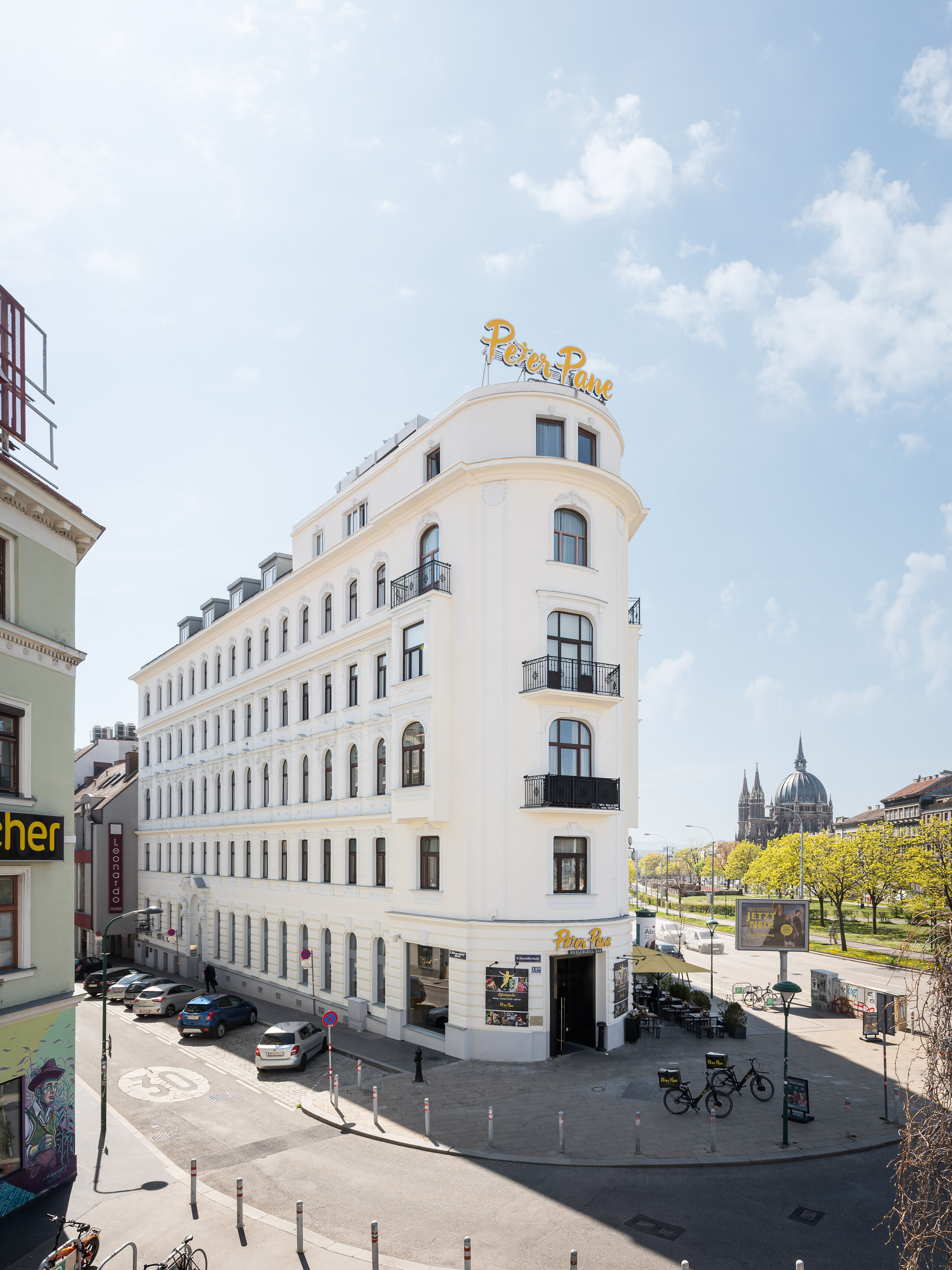 Im Frühjahr 2022 konnten die Revitalisierungsmaßnahmen am bekannten Prunkbau in der Mariahilfer Straße 127 abgeschlossen werden. (© 3SI Immogroup | MW-Architekturfotografie)