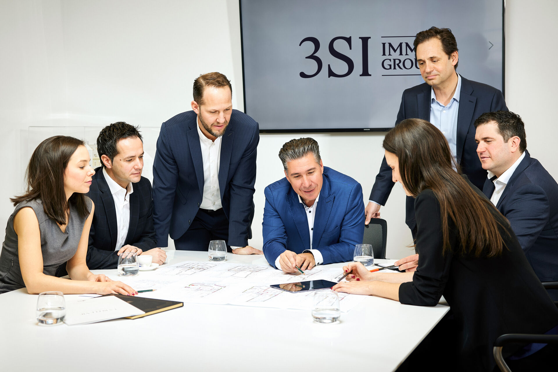 Das Team der 3SI bei der Besprechung ihrer Immobilien-Projekte